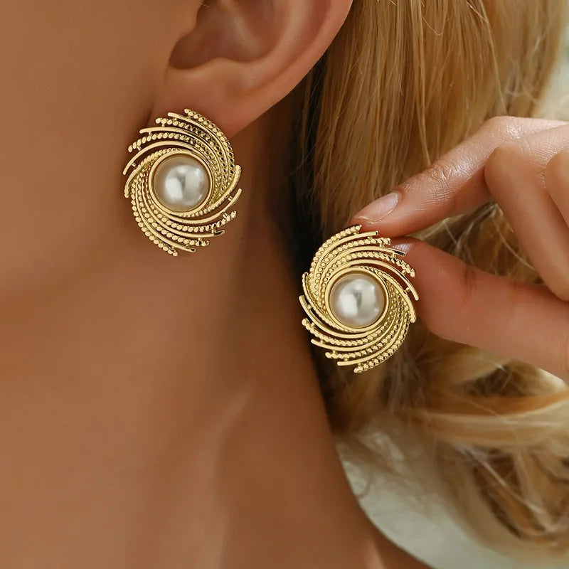 Pearl Vortex Stud Earring