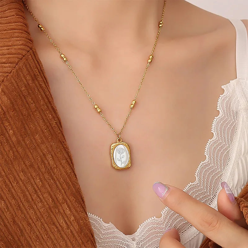 Gold necklace with a pendant wore by a lady