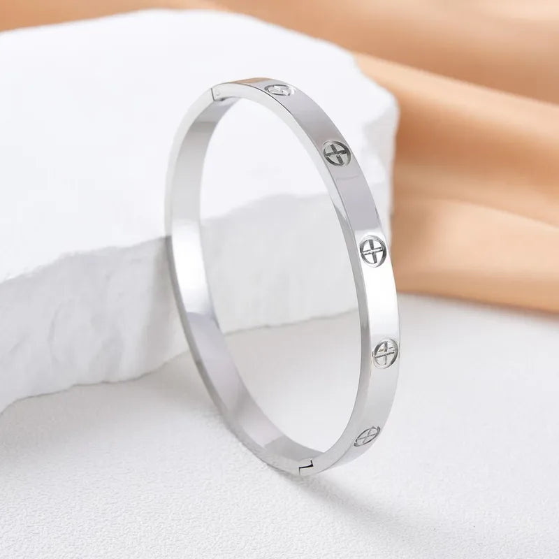 Casual Elegant Cross Shape Bangle
