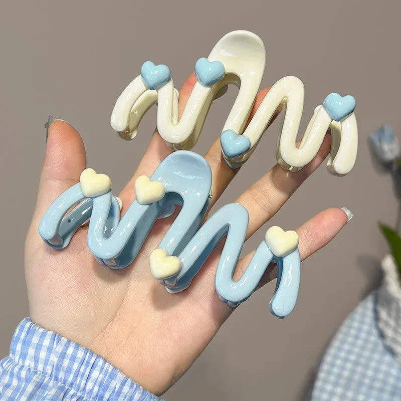 Criss Cross Hair Claw