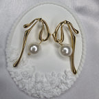 Pearl Ear Stud