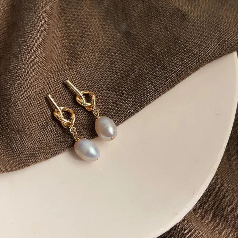 Twist & Pearl Earring