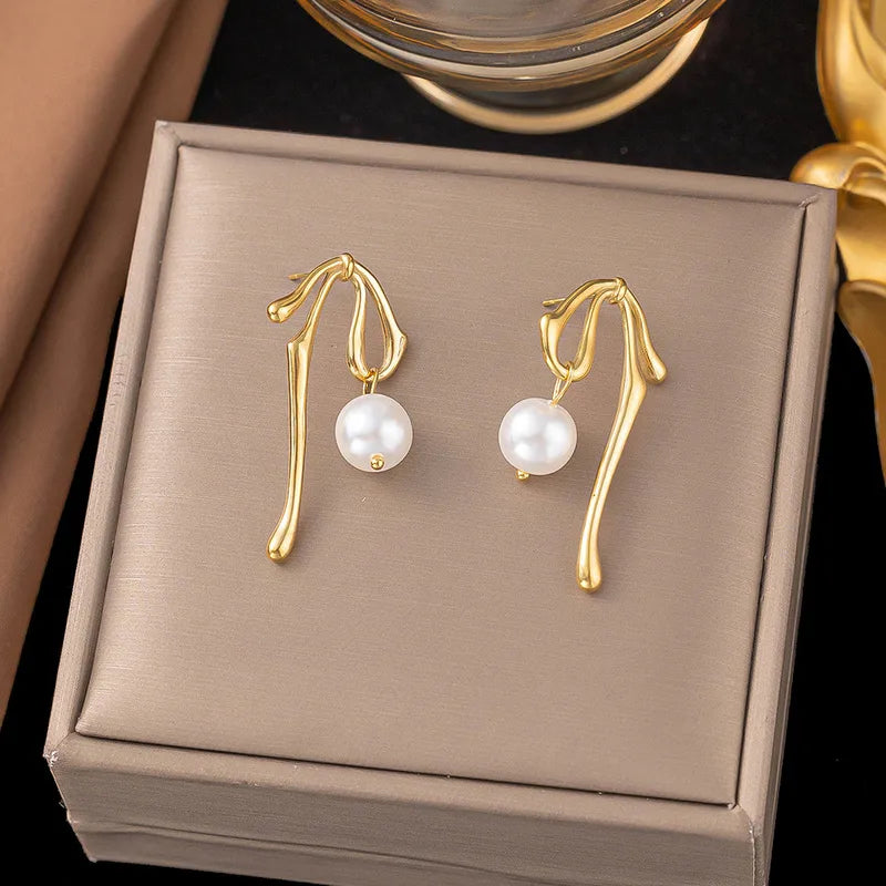 Pearl Ear Stud