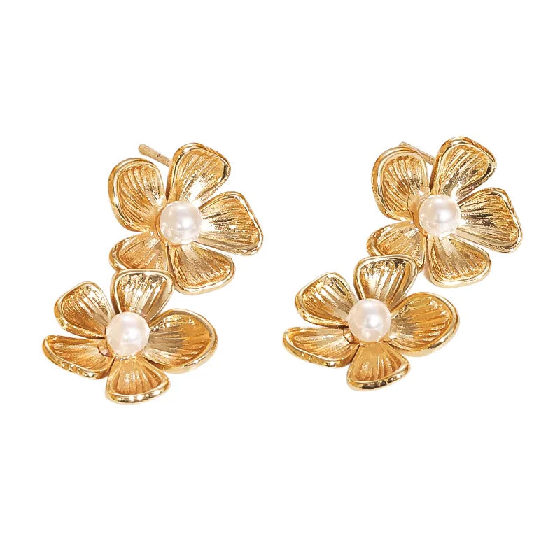 Retro Flower Pearl Ear Stud